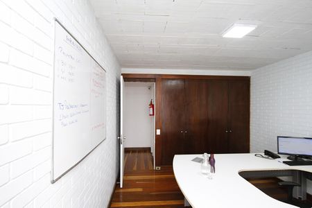 Casa à venda com 280m², 6 quartos e 3 vagasQuarto 5 