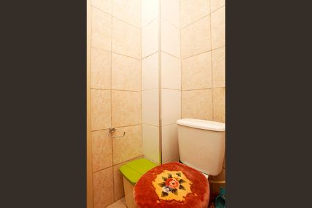 Banheiro de apartamento à venda com 1 quarto, 45m² em Azenha, Porto Alegre