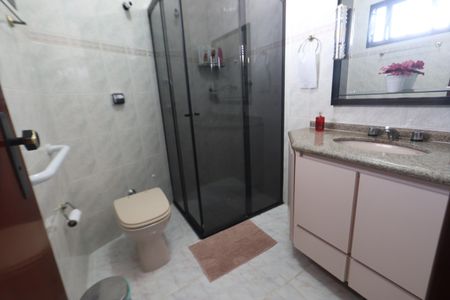 Casa à venda com 310m², 3 quartos e 4 vagasBanheiro da Suíte