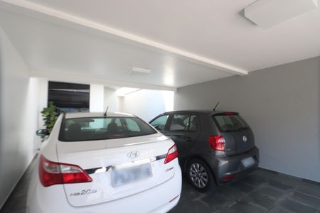 Casa à venda com 310m², 3 quartos e 4 vagas Casa à venda com 310m², 3 quartos e 4 vagasGaragem