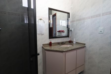 Casa à venda com 310m², 3 quartos e 4 vagasBanheiro da Suíte
