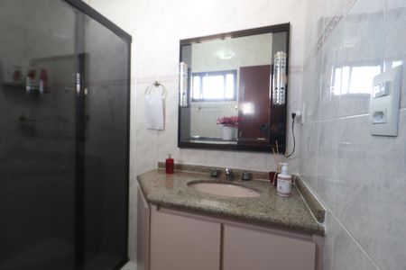 Casa à venda com 310m², 3 quartos e 4 vagasBanheiro da Suíte