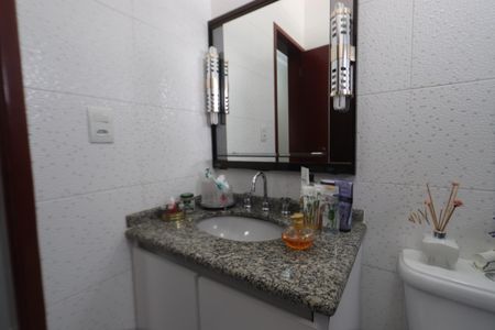 Casa à venda com 310m², 3 quartos e 4 vagasBanheiro Social