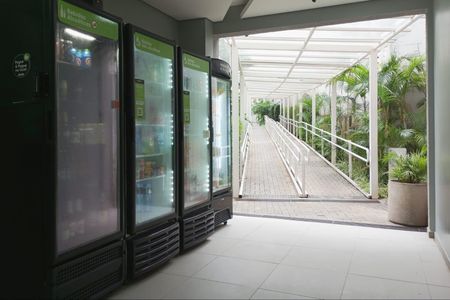 Apartamento para alugar com 34m², 2 quartos e sem vagaMercadinho e corredor