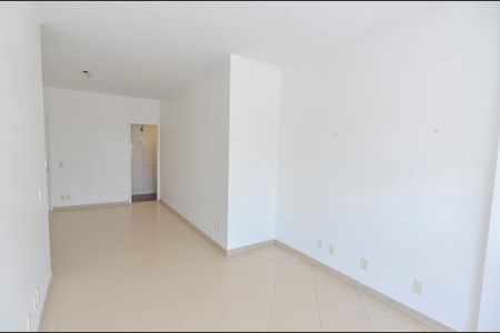 Apartamento à venda com 81m², 2 quartos e 1 vaga Apartamento à venda com 81m², 2 quartos e 1 vagaSala
