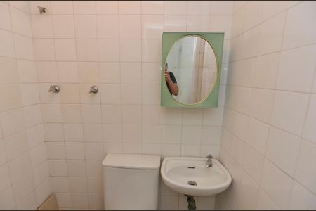 Apartamento à venda com 81m², 2 quartos e 1 vaga Apartamento à venda com 81m², 2 quartos e 1 vagaBanheiro de Serviço