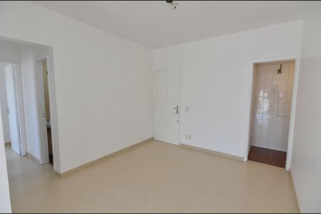 Apartamento à venda com 81m², 2 quartos e 1 vaga Apartamento à venda com 81m², 2 quartos e 1 vagaSala
