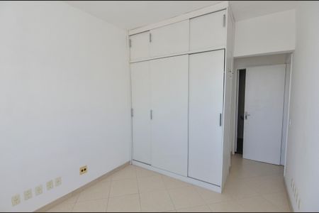 Apartamento à venda com 81m², 2 quartos e 1 vaga Apartamento à venda com 81m², 2 quartos e 1 vagaSuíte