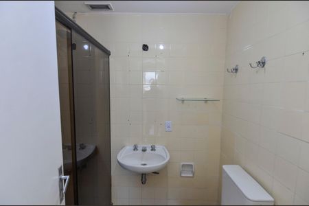 Apartamento à venda com 81m², 2 quartos e 1 vaga Apartamento à venda com 81m², 2 quartos e 1 vagaBanheiro da Suíte