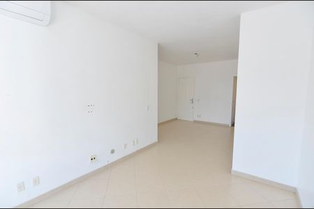 Apartamento à venda com 81m², 2 quartos e 1 vaga Apartamento à venda com 81m², 2 quartos e 1 vagaSala