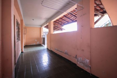 Casa para alugar com 32m², 2 quartos e 1 vagaQuintal