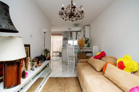 Sala de casa de condomínio para alugar com 2 quartos, 80m² em Chácara Pavoeiro, Cotia