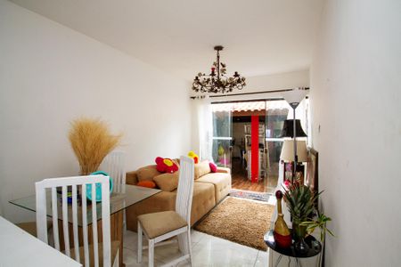 Sala de casa de condomínio para alugar com 2 quartos, 80m² em Chácara Pavoeiro, Cotia