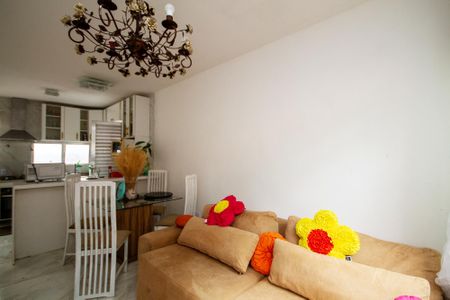 Sala de casa de condomínio para alugar com 2 quartos, 80m² em Chácara Pavoeiro, Cotia