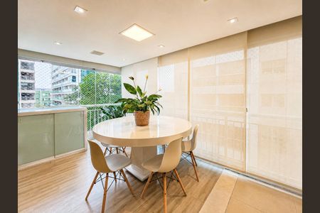 Apartamento à venda com 100m², 3 quartos e 2 vagas Apartamento à venda com 100m², 3 quartos e 2 vagasVaranda