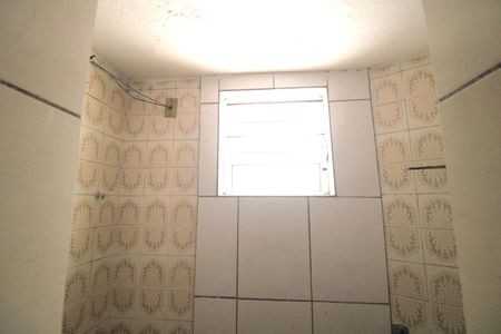 Banheiro de casa para alugar com 1 quarto, 60m² em Parque Cocaia, São Paulo