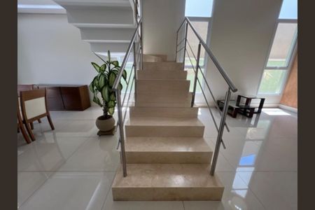 Casa de condomínio à venda com 285m², 3 quartos e 4 vagas Casa de condomínio à venda com 285m², 3 quartos e 4 vagasFoto 04