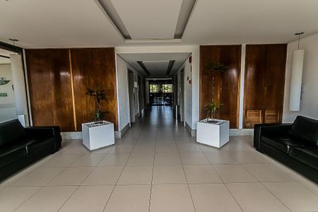 Apartamento para alugar com 90m², 2 quartos e 2 vagasHall social