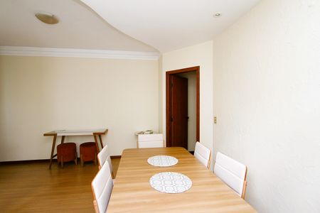 Apartamento à venda com 62m², 2 quartos e 2 vagasSala