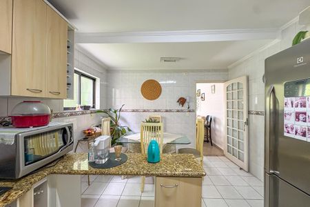 Casa à venda com 175m², 2 quartos e 2 vagasCozinha