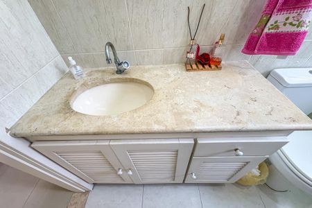 Casa à venda com 175m², 2 quartos e 2 vagasBanheiro Social