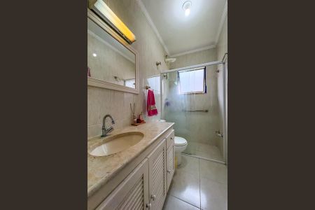 Casa à venda com 175m², 2 quartos e 2 vagasBanheiro Social