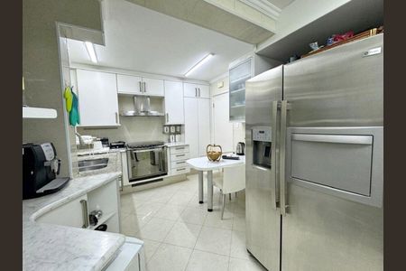 Apartamento para alugar com 323m², 4 quartos e 4 vagas
