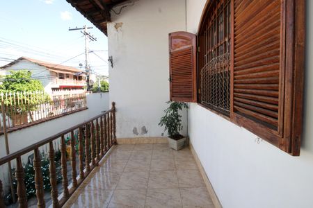 Casa à venda com 220m², 5 quartos e 2 vagasVaranda