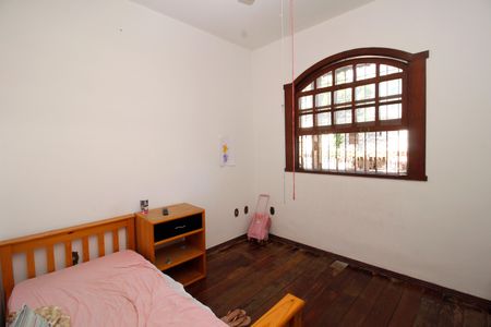 Casa à venda com 220m², 5 quartos e 2 vagasQuarto 2