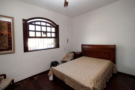 Casa à venda com 220m², 5 quartos e 2 vagasSuite