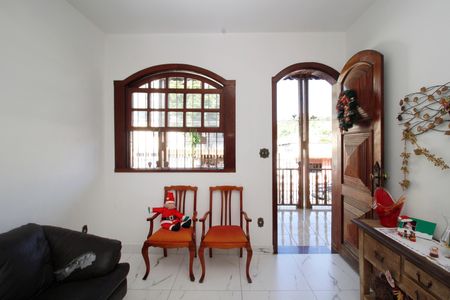 Casa à venda com 220m², 5 quartos e 2 vagasSala