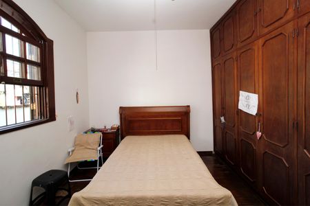 Casa à venda com 220m², 5 quartos e 2 vagasSuite