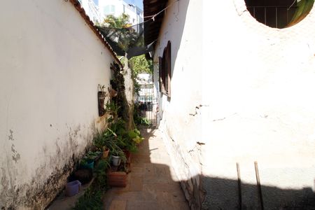 Casa à venda com 220m², 5 quartos e 2 vagasCorredor externo