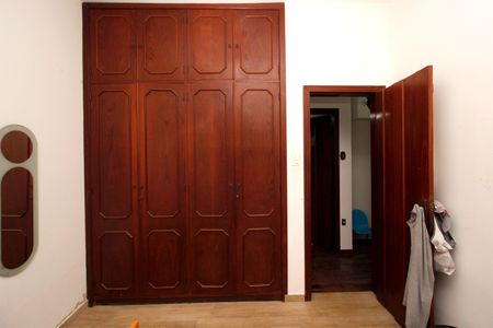 Casa à venda com 220m², 5 quartos e 2 vagasQuarto 4