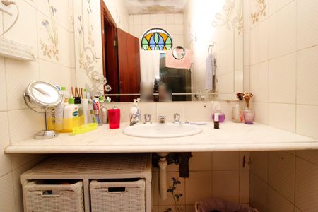 Casa à venda com 220m², 5 quartos e 2 vagasBanheiro da Suíte