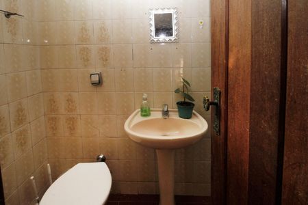 Casa à venda com 220m², 5 quartos e 2 vagasBanheiro de serviço