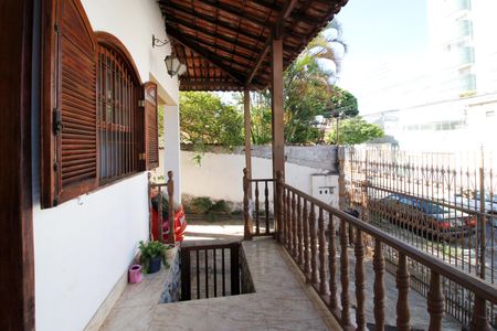 Varanda de casa à venda com 5 quartos, 220m² em Jardim America, Belo Horizonte