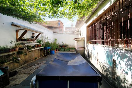 Casa à venda com 220m², 5 quartos e 2 vagasQuintal