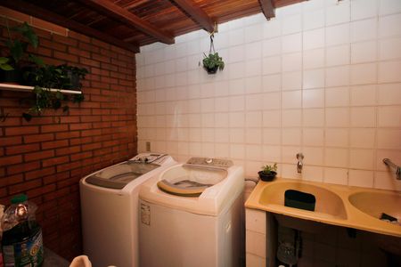 Casa à venda com 220m², 5 quartos e 2 vagasÁrea de Serviço