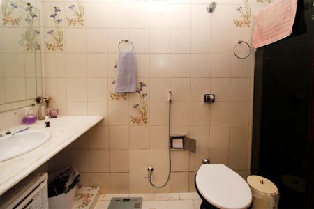 Casa à venda com 220m², 5 quartos e 2 vagasBanheiro da Suíte