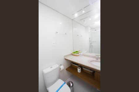 Banheiro Social de kitnet/studio para alugar com 1 quarto, 33m² em Jardim das Acacias, São Paulo