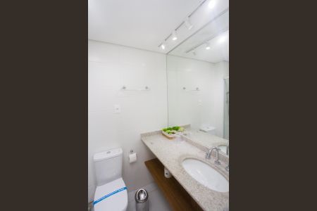 Banheiro Social de kitnet/studio para alugar com 1 quarto, 33m² em Jardim das Acacias, São Paulo