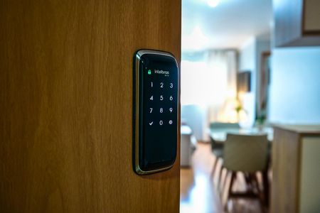 Fechadura Eletrônica de apartamento para alugar com 2 quartos, 42m² em Parque Esmeralda, São Paulo