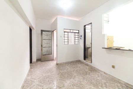 Sala de casa para alugar com 2 quartos, 84m² em Vila Carmosina, São Paulo
