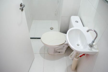 Apartamento para alugar com 43m², 2 quartos e sem vaga Apartamento para alugar com 43m², 2 quartos e sem vagaBanheiro social