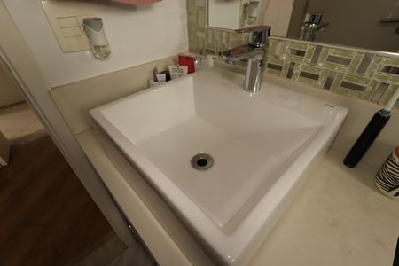 Apartamento à venda com 80m², 2 quartos e 2 vagasBanheiro da Suíte - Pia