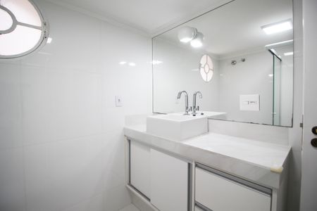 Apartamento à venda com 97m², 2 quartos e 1 vaga Apartamento à venda com 97m², 2 quartos e 1 vagaBanheiro