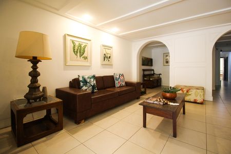 Apartamento à venda com 97m², 2 quartos e 1 vaga Apartamento à venda com 97m², 2 quartos e 1 vagaHall