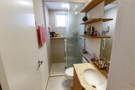 Apartamento à venda com 76m², 2 quartos e 2 vagas Apartamento à venda com 76m², 2 quartos e 2 vagasBanheiro da Suíte