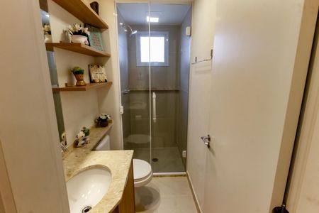 Apartamento à venda com 76m², 2 quartos e 2 vagas Apartamento à venda com 76m², 2 quartos e 2 vagasBanheiro Corredor